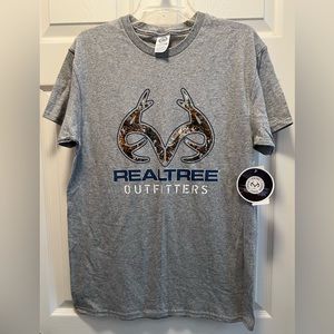 Adult RealTree T-shirt NEW with tags - Size Medium